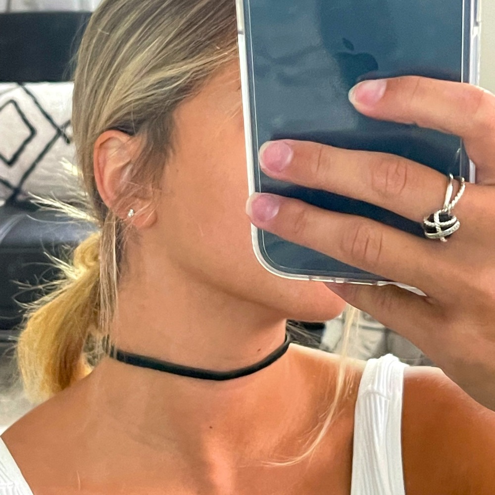 SIMPLE BLACK LUCY’S CHOKER